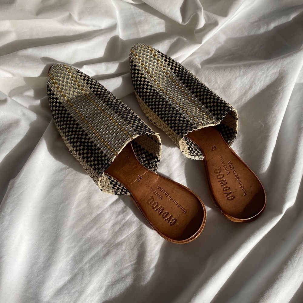 Cydwoq women’s vintage slides sandals woven sz 37 Rare. Never worn.